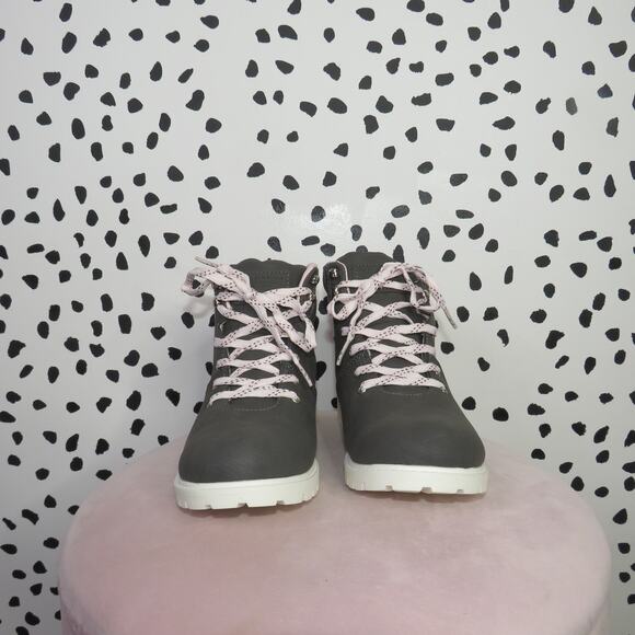 Levi’s Gray Faux Leather Padded Collar Girls Lace-Up Boots - Picture 3 of 8